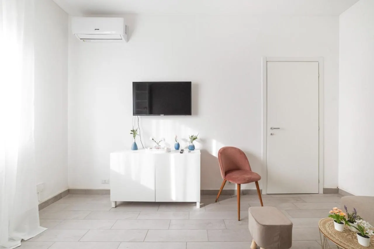 Piazza Tripoli Bright Apartment 米兰