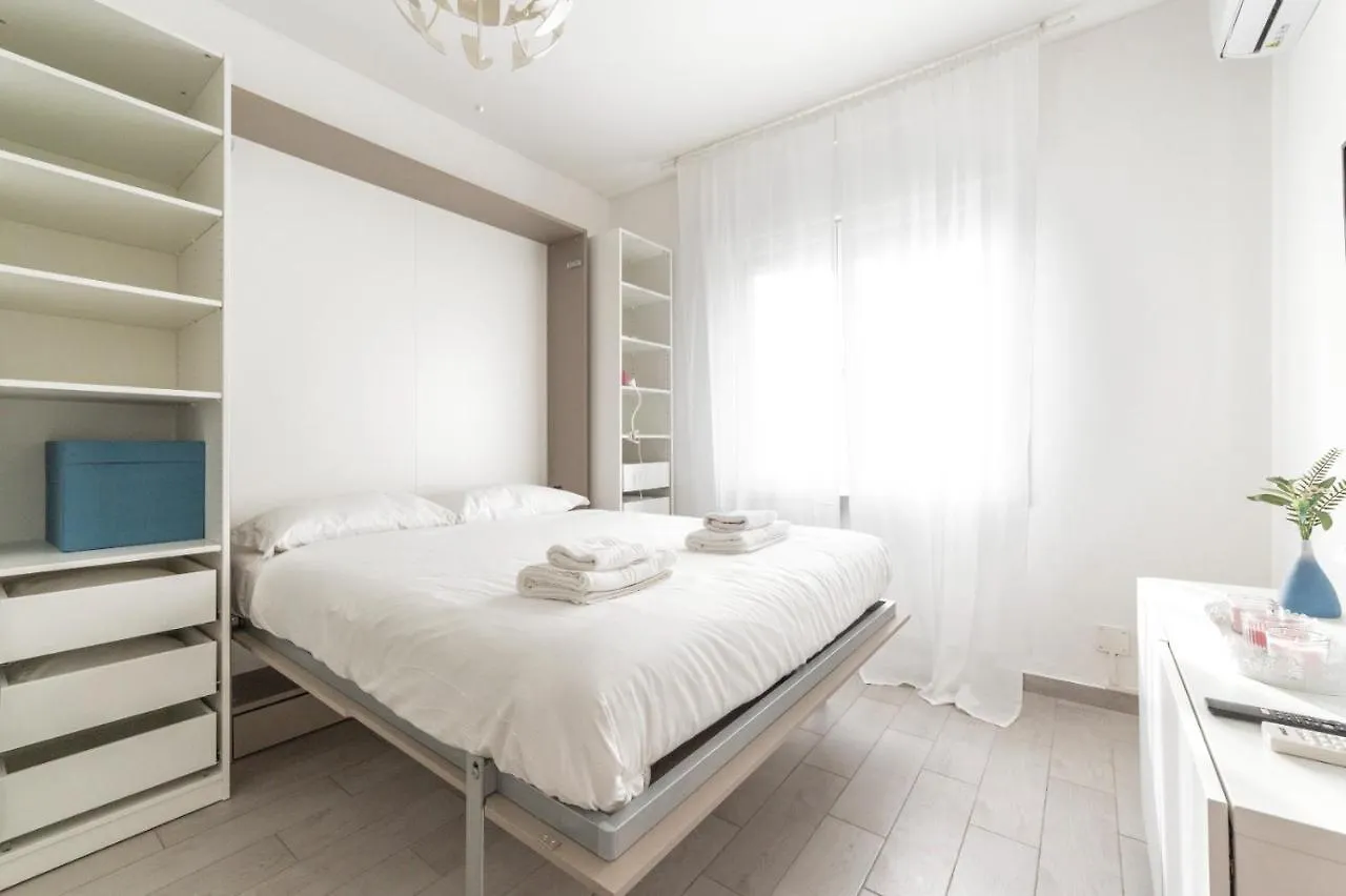 Piazza Tripoli Bright Apartment 米兰
