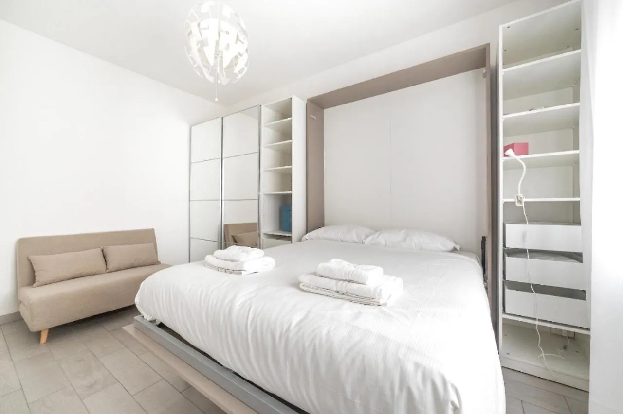 Piazza Tripoli Bright Apartment Milan