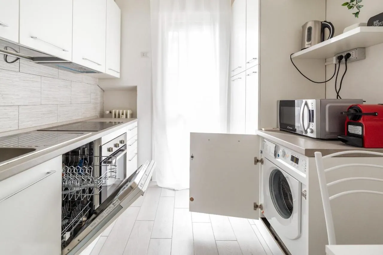 Piazza Tripoli Bright Apartment Milan